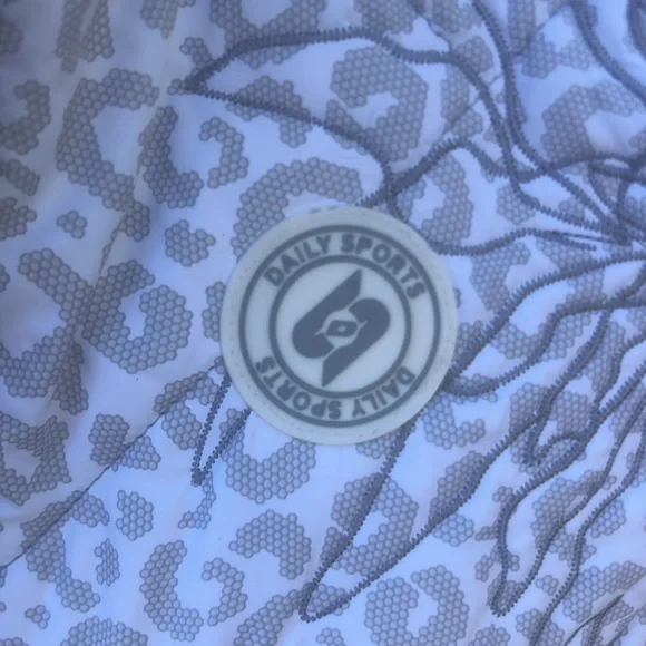 XDS By Daily Sports Animal Print Golf Vest Women's Size M - Picture 3 of 10